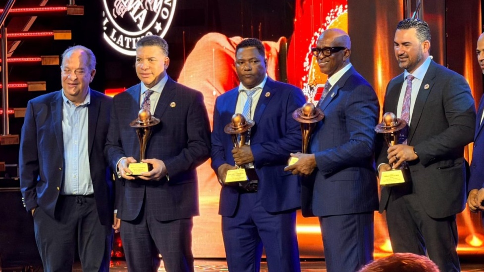 Salón de la Fama del Béisbol Latino rinde honor e inmortaliza a cinco grandes del béisbol latino