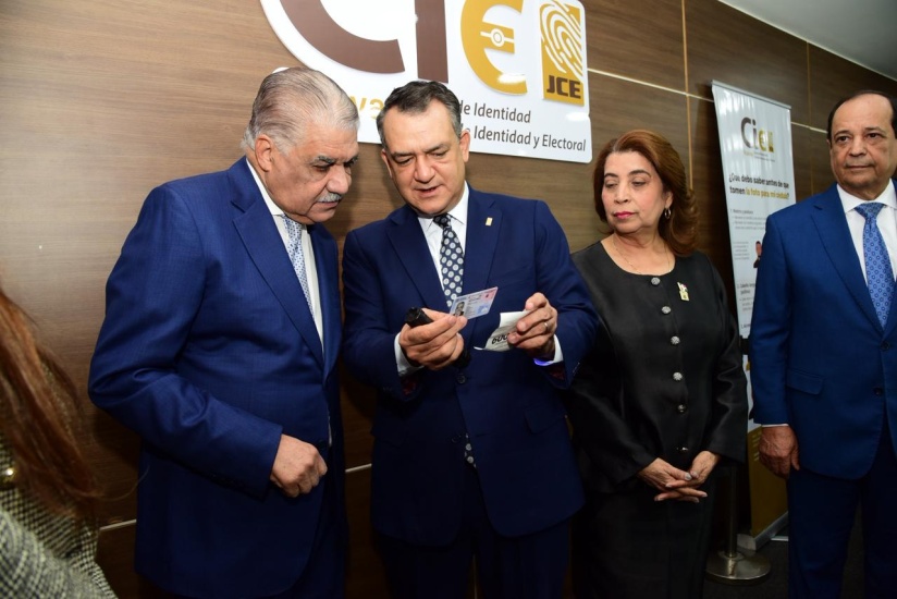 Miguel Vargas respalda proceso de cedulación y afirma que la oposición deberá unirse para ganar en 2028