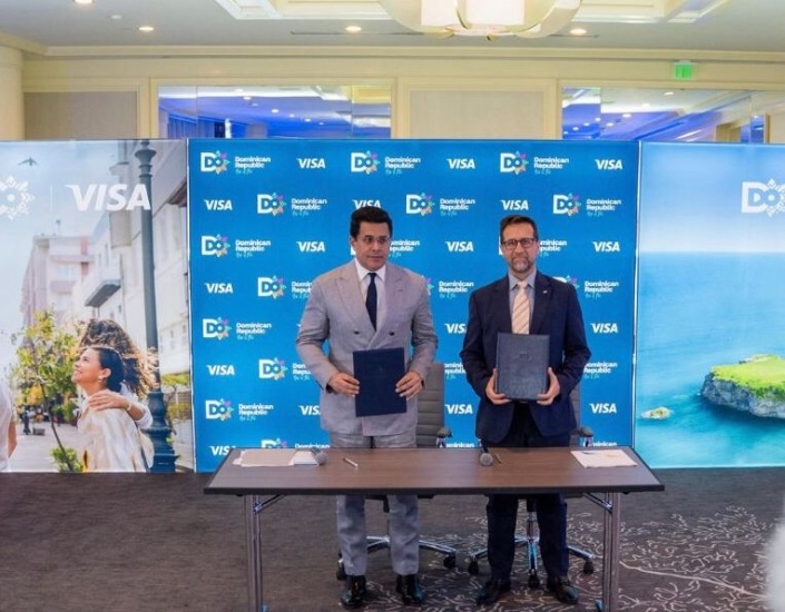 Turismo y Visa firman alianza para atraer más visitantes al país