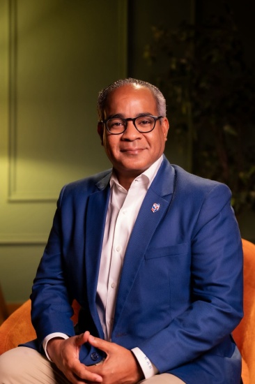 Propuesta busca eliminar financiamiento público a partidos y elevar umbral electoral al 5 %