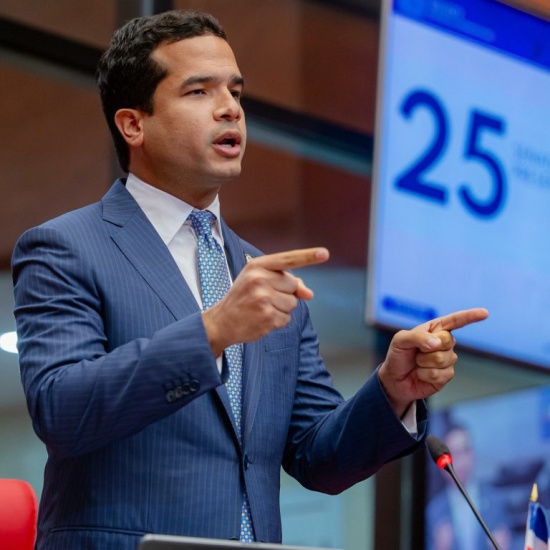 Omar Fernández cuestiona más del 75% de nuevos empleos provienen del sector público