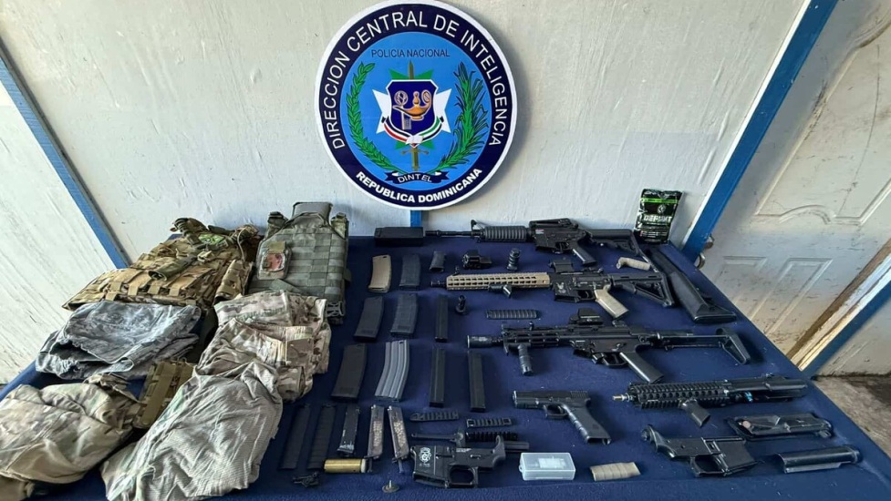 Policía ocupa pertrechos y replica de fúsiles; en enfrentamientos mata asaltante y reconocido delincuente, resúmen 