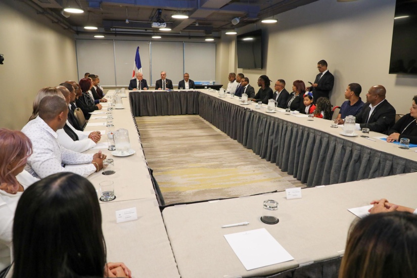 Presidente Abinader se reúne con líderes dominicanos en Chile y resalta oportunidades que se abren por las buenas relaciones con el presidente Kast 