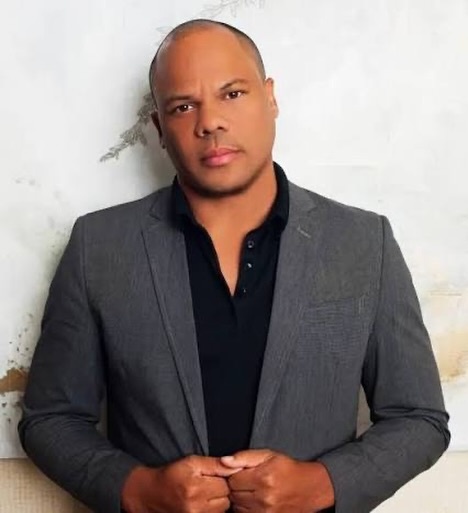 Raúl Acosta celebra 30 años de carrera musical con gira nacional