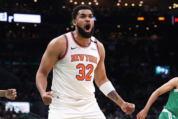 Towns vuelve con doble-doble y Knicks derrotan a los Soles; Estrella de Phoenix Suns es arrestada