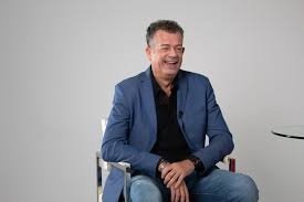 Roger Zayas lanza bachata "Me enamoras", una canción en la que reafirma su compromiso con la calidad