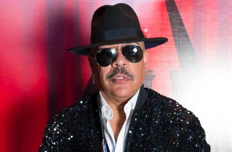 Empresas Mundo Publishing se querella contra merenguero Aramis Camilo 