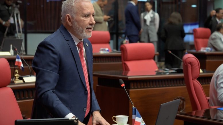 También el Senador Antonio Taveras la emprende contra embajadora de EE. UU., a quien exige respeto a RD