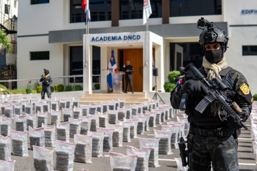 DNCD informa decomiso de 1.6 toneladas de cocaína;  luego de una intensa persecución a una lancha rápida