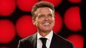 Luis Miguel, El Sol de México celebró su cumpleaños número 56, iluminando más que nunca el firmamento del estilo. 