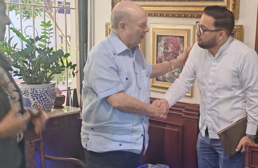 Hipólito Mejía recibió hoy  al rector del Instituto Preparatorio de Menores (IPREME) en su residencia