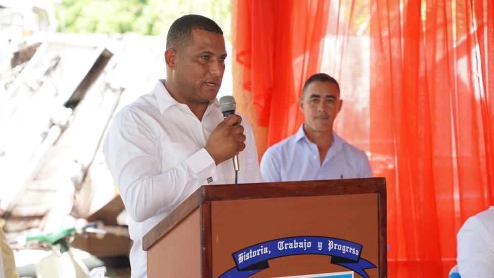 Lio en Las Charcas de Azua por la Alcaldía Municipal entre Rocío Elizabeth Sánchez Agramonte y  Brennis Jonathan Fontanez
