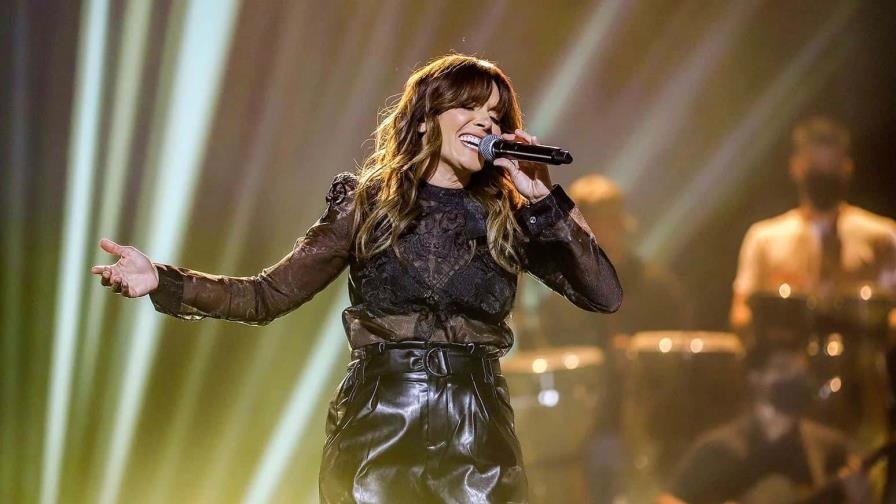  Kany García, cantautora puertorriqueña en grande en su concierto en el estadio Quisqueya; Homenaje a Rubby Pérez.