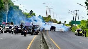 !A bombazo limpio! la Policía dispersó manifestación llevada a cabo a favor de proyecto de reciclaje en La Cuaba