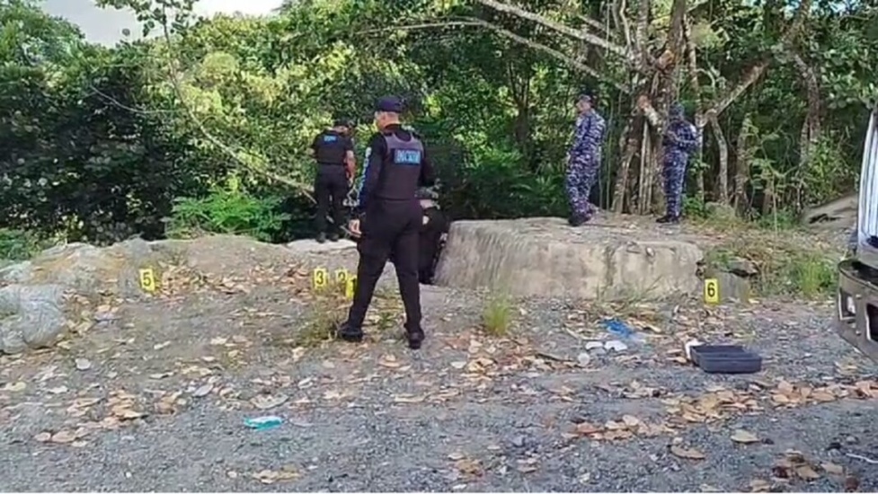 Encuentran dos hombres muertos con impactos de balas en un precipicio próximo a la carretera La Vega-Jarabacoa