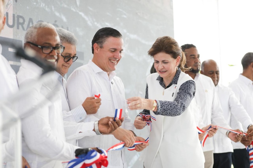 Raquel Peña entrega remozado hospital y obras que fortalecen a Sabana de la Mar
