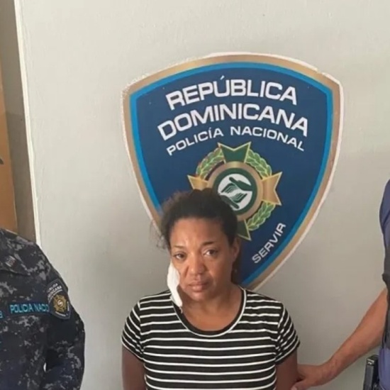  Policía apresa mujer señalada presunta responsable de la muerte de su hermana de crianza en Montecristi