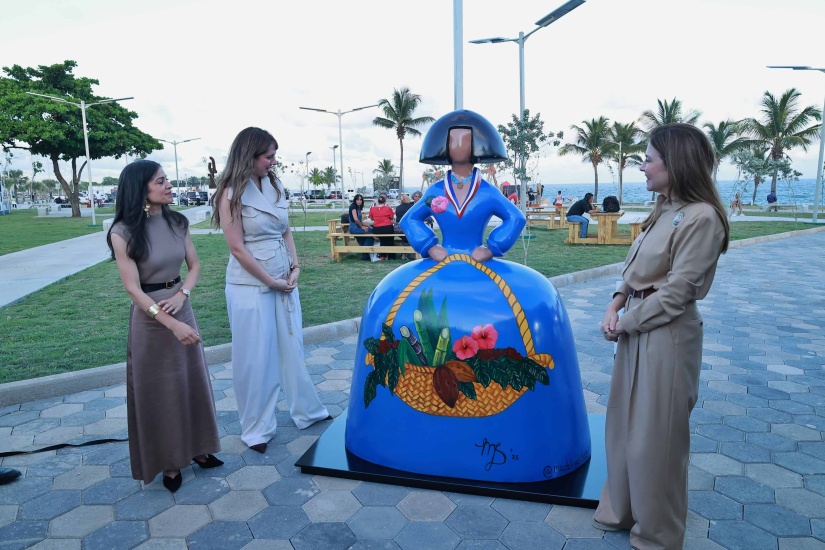 Menina Frutas de Dominicana llega a Malecón Deportivo desde Madrid Gallery, para exaltar la riqueza de la tierra de nuestro país