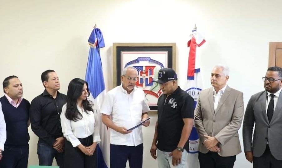 Consejo Nacional de Drogas entrega protocolo de atención y rehabilitación a fundación Africano con mi Barrio
