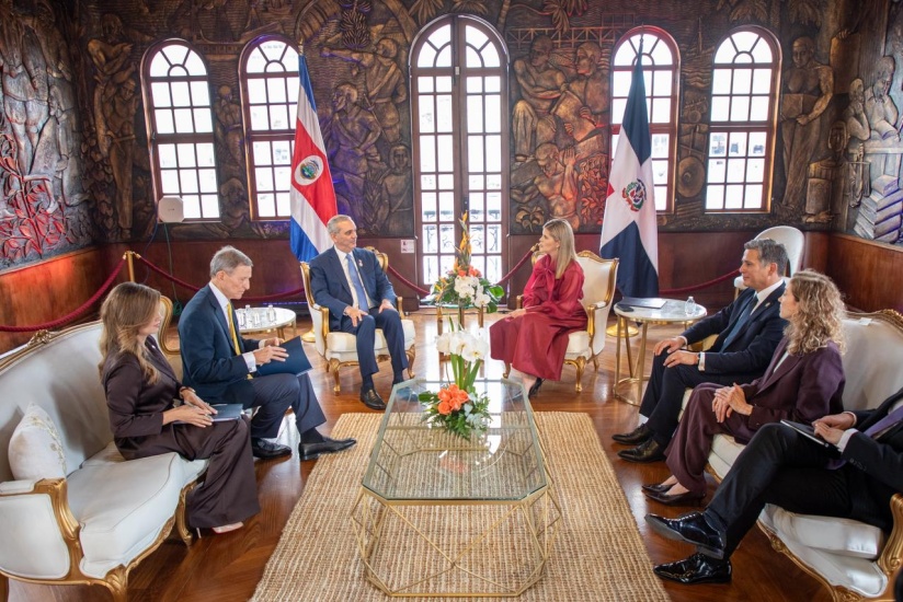 Presidente Luis Abinader reúne con la presidenta electa de Costa Rica, Laura Fernández 
