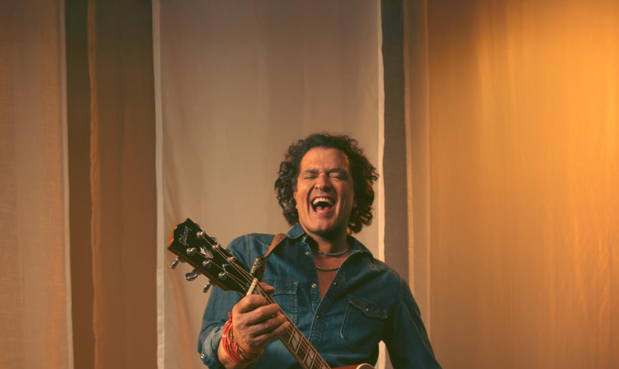  "El último disco Vol.1′, lo más reciente en disco de Carlos Vives, grabado en vivo
