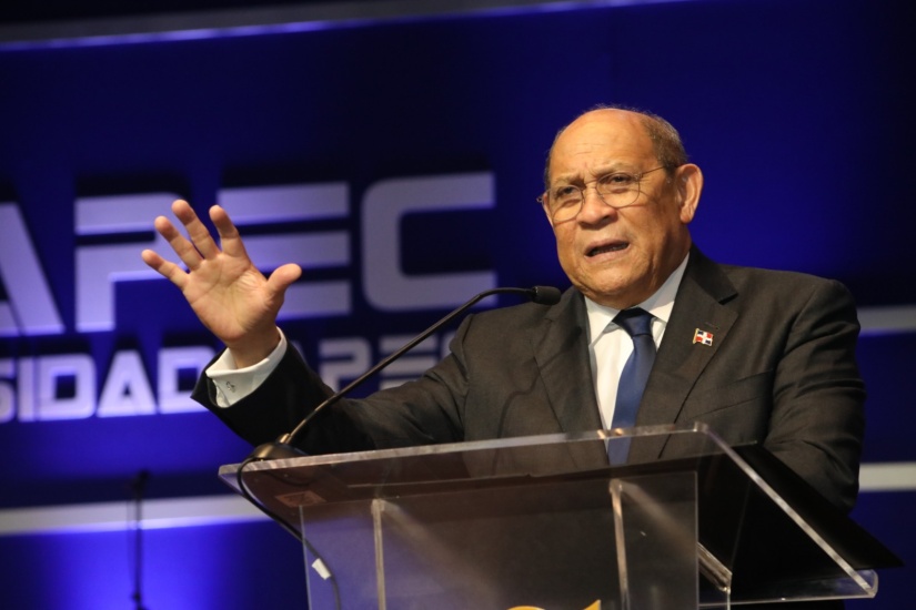 Santos Badía impulsa una transformación educativa de calidad orientada al siglo XXI durante graduación extraordinaria de Unapec