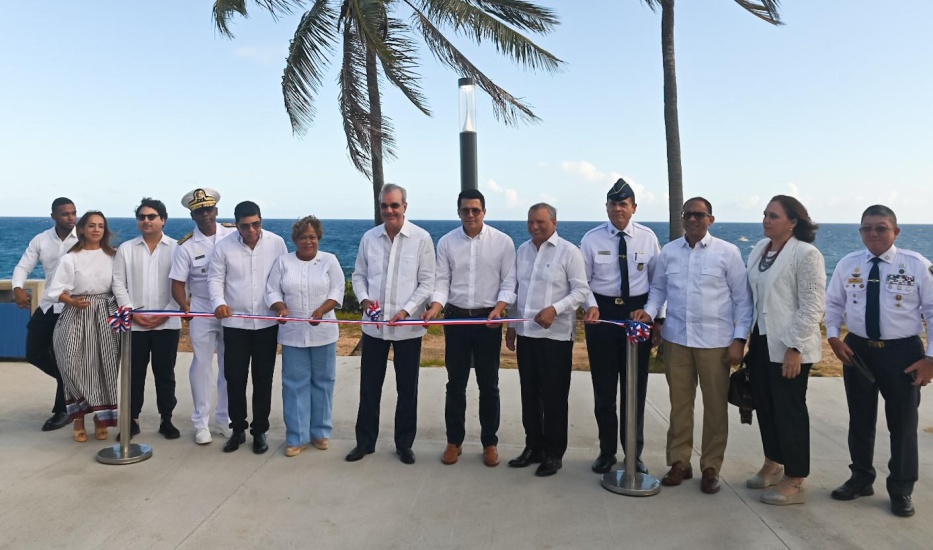 Presidente Abinader y ministro Collado inauguran segunda etapa del malecón de Santo Domingo Este