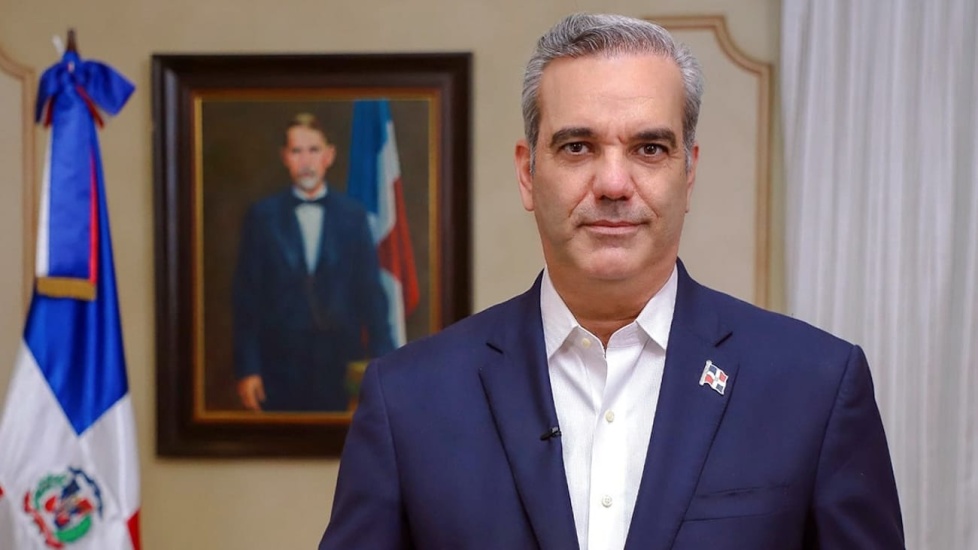 Presidente Abinader destina más de 5.3 millones de pesos de su salario de 2025 a fundaciones y proyectos sociales
