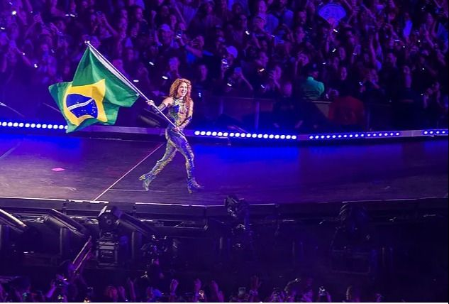 Shakira coronada reina del pop latino ante dos millones de espectadores en su megaconcierto en Copacabana
