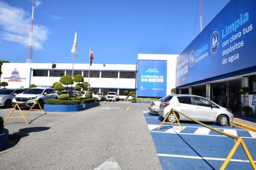 Ministerio de Salud Pública clausura más de 500 centros sanitarios y estéticos en República Dominicana
