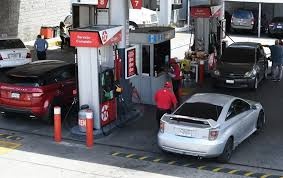 GLP y gas natural se mantendrán sin variación. Gasolina premium y gasoil óptimo recibirán un reajuste de RD$4.00 pesos y la gasolina y el gasoil regular RD$2.00.
