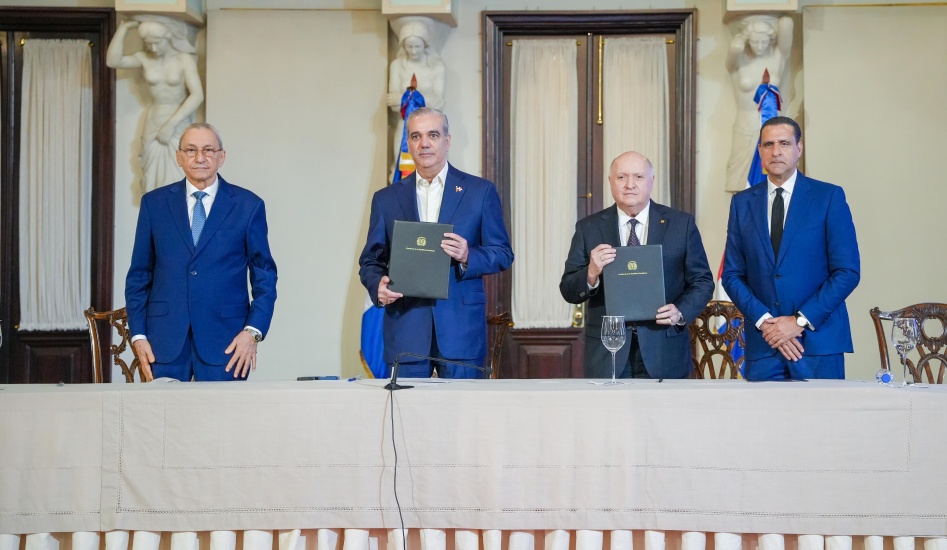 Presidente Luis Abinader firma acuerdo de colaboración entre FINJUS y la Consultoría Jurídica del Poder Ejecutivo 
