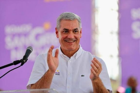 Gonzalo Castillo informa que el gobierno de los Estados Unidos le restituyó su visado de turismo