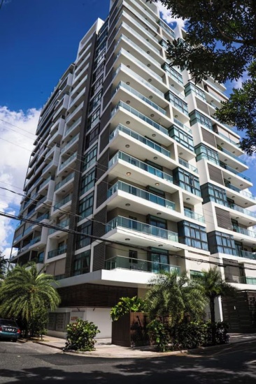 Encuentran muerta madre de 50 años y un hijo de 24 en un apartamento de la torre Arpel