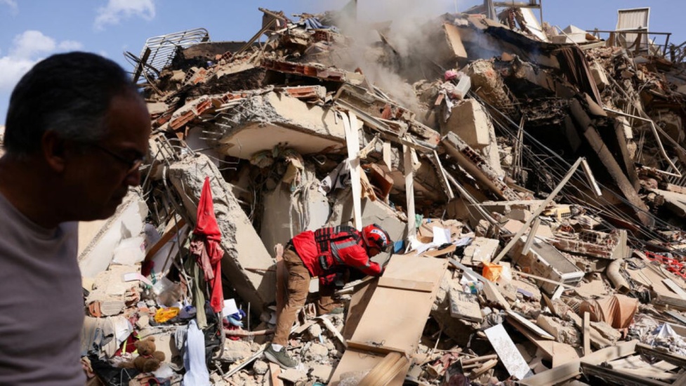 Cuánto tiempo se puede sobrevivir bajo los escombros tras un terremoto y qué factores dan esperanza a los rescatistas