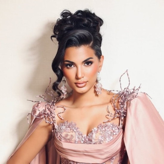  Modelo y ex reina de belleza dominicana Celinee Santos conquista el segundo lugar en “La Casa de los Famosos 6”