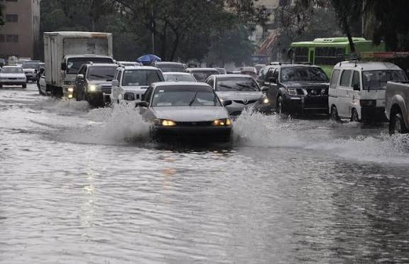 Meteorología pronostica un lunes lluvioso debido a una onda tropical, temperatura calurosa