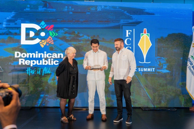 FCCA reconoce al ministro David Collado por su liderazgo en el crecimiento de la industria de Crucero en la REpública Dominicana