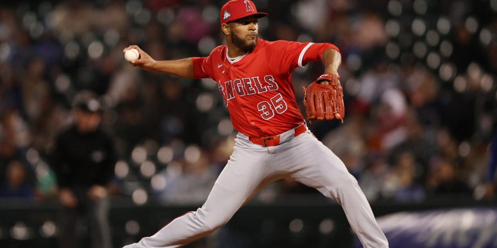 Freddy Peralta apaleado por Cardenales; Walbert Ureña logra el triunfo para Angelinos, Reales, Rojos y Rays ganan, resúmen 