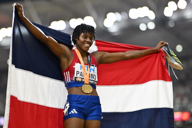 La velocista dominicana Marileidy Paulino tras el récord mundial de los 400 metros este viernes en Doha