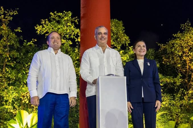 Presidente Abinader, y la alcaldesa del Distrito, Carolina Mejía, inauguran el Paseo 30 de Mayo