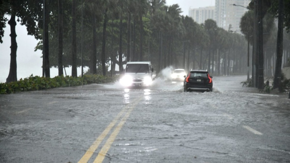 Vaguada y onda tropical seguirán incidiendo y provocarán aguaceros y tormentas eléctricas este viernes