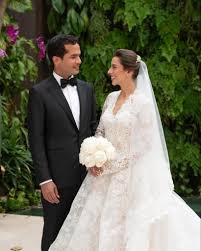 Omar Fernández y Alexia Rubio unen sus vidas ante Dios en íntima ceremonia religiosa