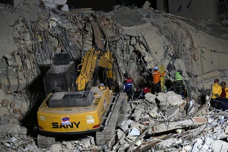 Ascienden a 920 muertos y 3,360 los heridos en Venezuela tras el doble terremoto