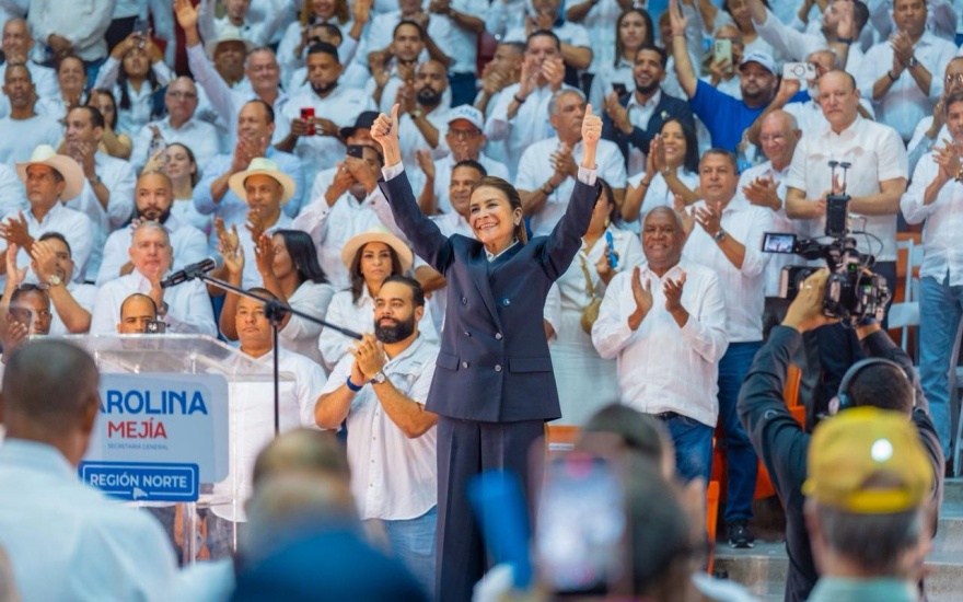 Carolina Mejía continua su tour político y estuvo en San Cristóbal donde reiteró "que ganará la candidatura presidencial en el PRM y la presidencia de la República en el 2028"
