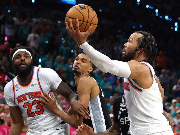 Dominicano Karl-Towns y Jalen Brunson guían triunfo de Knicks sobre Spurs en juego 1 final NBA