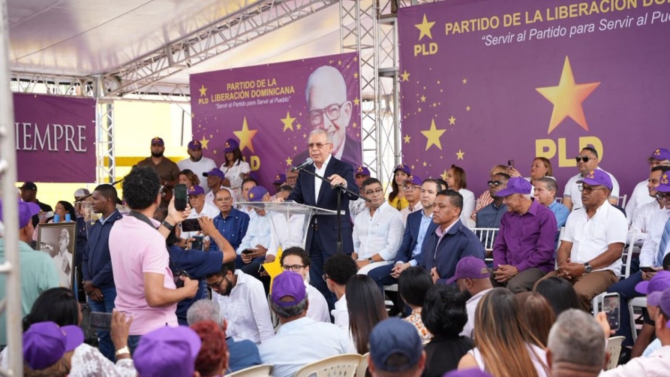 “La salida de personas de otros partidos hacia el PLD va a continuar. Y que se sepa que nosotros no los estamos buscando" el grito de Danilo