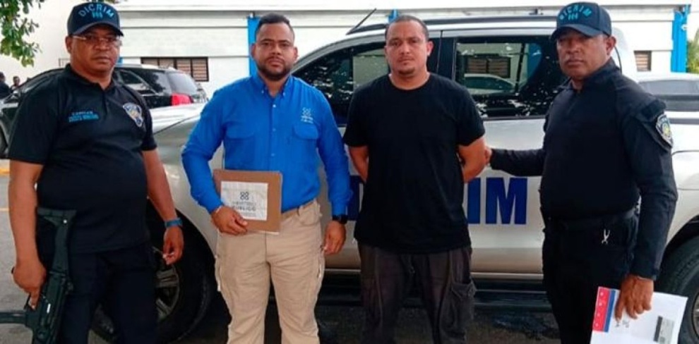 Extraditan desde Estados Unidos, dominicano vinculado con dos crímenes ocurridos en Moca y en Santo Domingo, 