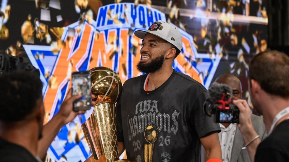  Karl Towns, muy emocionado, asegura que llevará el trofeo Larry O’Brien a cada rincón del país