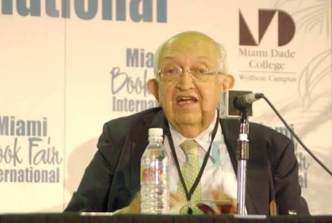 Plinio Apuleyo Mendoza, a los 94 años, desarrolló una prolífica carrera como periodista, novelista, ensayista y diplomático